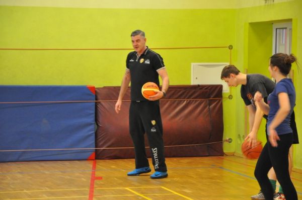 Lekcja z Mistrzem - Zajęcia z koszykówki z Maciejem Zielińskim